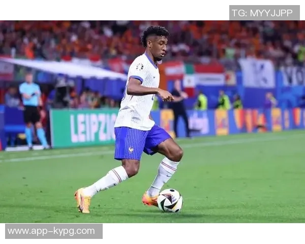 德尚调侃科曼在沙特联赛踢球假期生活引发关注